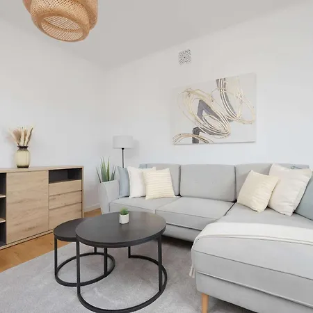 Bright Mlynarska Perfect For Remote Work By Renters وارسو