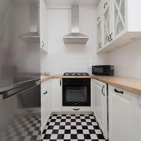 Bright Mlynarska Perfect For Remote Work By Renters وارسو