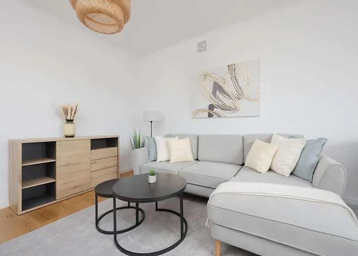 Bright Młynarska Perfect For Remote Work By Renters Warszawa