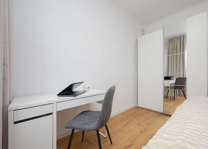 Bright Młynarska Perfect For Remote Work By Renters Warszawa
